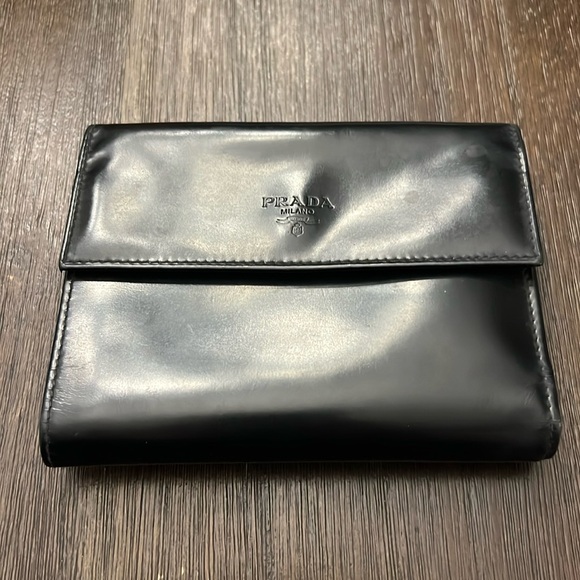 Prada | Bags | Prada Euc Black Spazzolato Leather Wallet With Kiss 